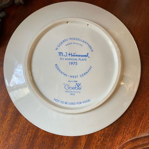 1975 Hummel plate Vintage Excellent condition A16 - Picture 2 of 7